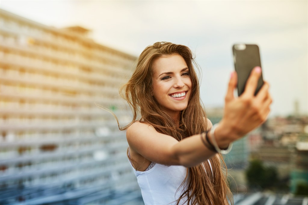 selfie-cekimlerinin-burun-estetigine-etkisi
